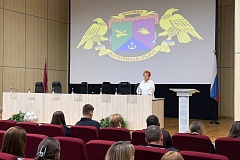 Председатель Совета ветеранов УВД по ВАО Надежда Козлова провела патриотическую встречу с личным составом в честь Дня Государственного флага РФ